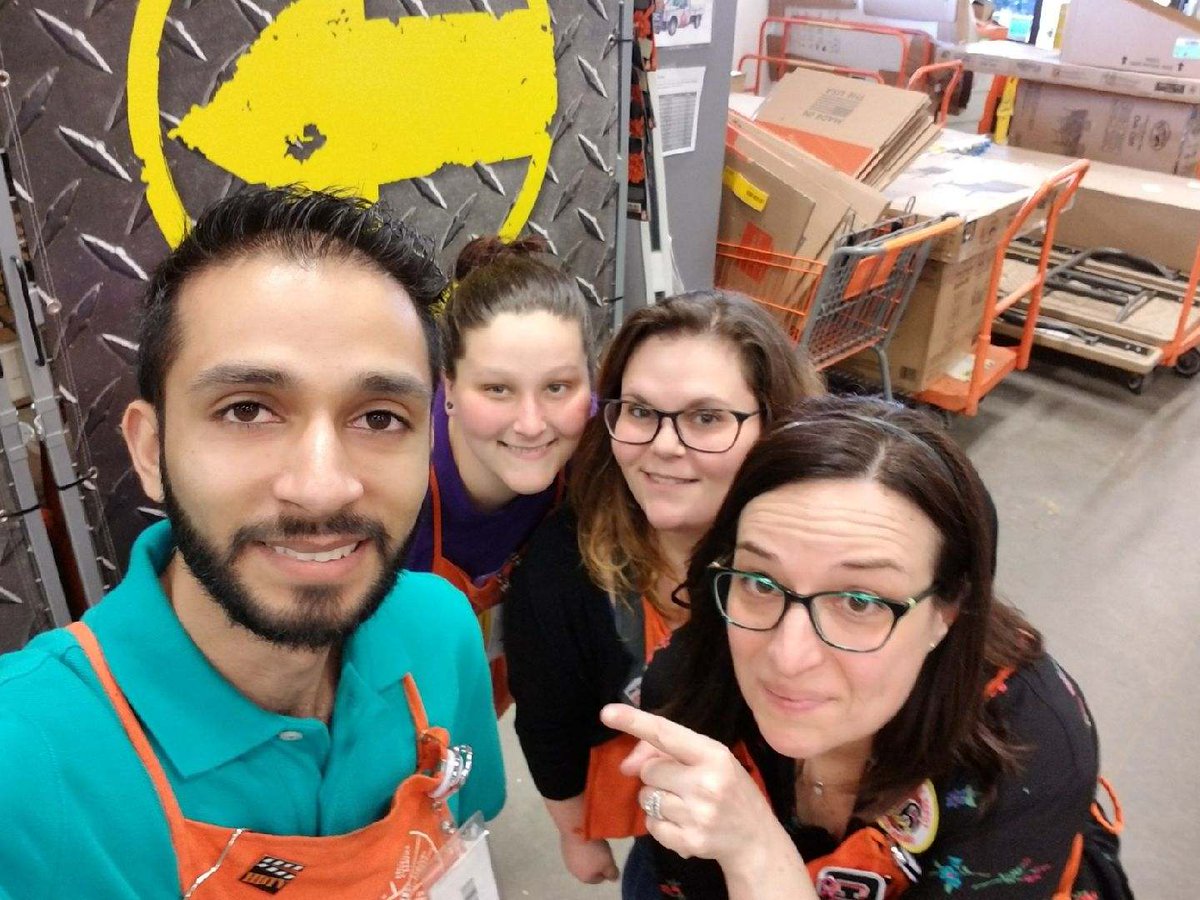 Congratulations to our new Service Desk Lead Abdullah!! 🎉 @HAOtto5 @Percol84U @HadleyDepot #ourboysaregrowingup #soproud #naturalleader