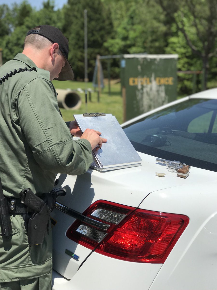 CCPDACADEMY's tweet photo. Recruit Tole recovered a pew-pew and some nope-dope on his Suspicious Vehicle Scenario. Go recruit Tole you get a gold star 👍#71stBasicAcademy https://t.co/UYuE9vU6Ij