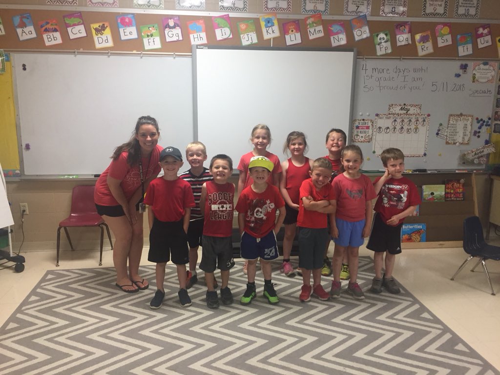 LaurenPerrymanK's tweet photo. Missing a few cuties who went home early. I love my class and we had such a fun Field Day! #liltrojans https://t.co/3LjPyxMXnz