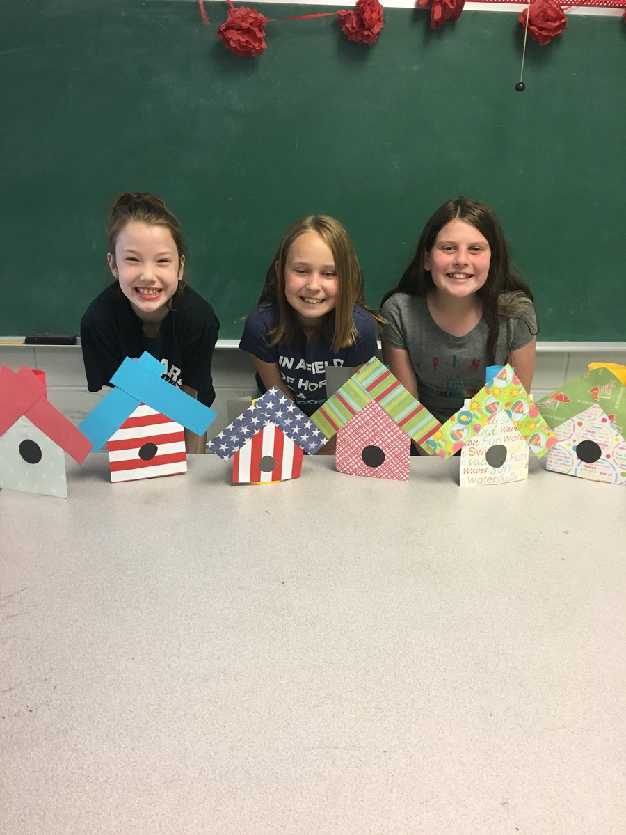 PlambeckChris's tweet photo. Craft club @CESLittleDragon https://t.co/SwjNBZ6nCU