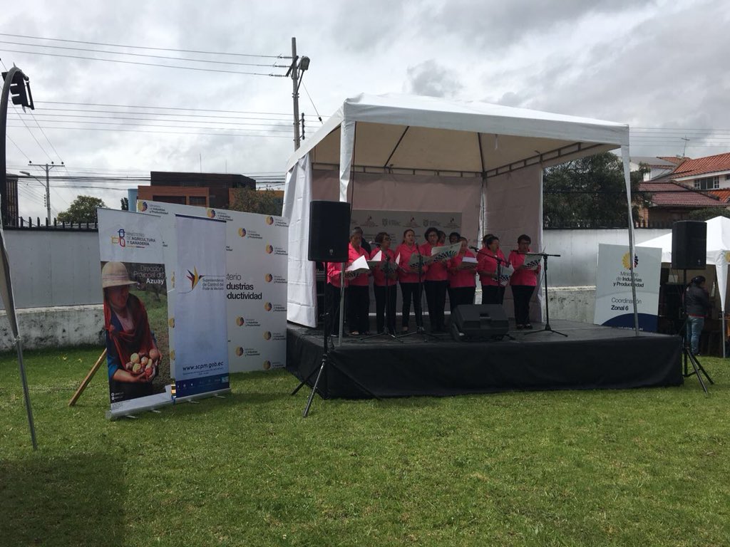 SCPM_ZONAL6's tweet photo. @SCPM_ZONAL6 en la inauguración de la feria #HechoaMano en el cual participan Artesanos capacitados por @SCPM_ZONAL6 en temas como SupertiendaEcuador Asambleas Productivas #SomosSCPM https://t.co/Ov71prbFOZ