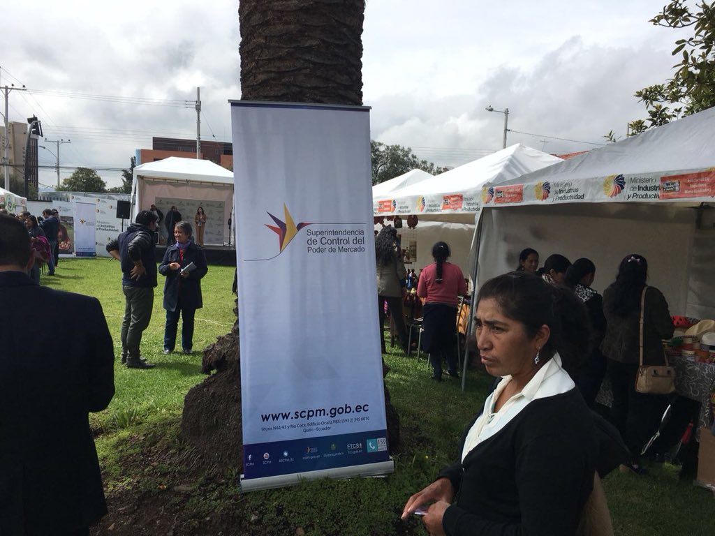 SCPM_ZONAL6's tweet photo. @SCPM_ZONAL6 en la inauguración de la feria #HechoaMano en el cual participan Artesanos capacitados por @SCPM_ZONAL6 en temas como SupertiendaEcuador Asambleas Productivas #SomosSCPM https://t.co/Ov71prbFOZ