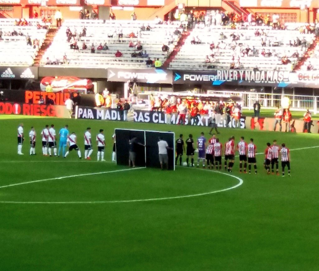 LaJRR10's tweet photo. Cuando no salen campeón, esas tribunas están vacías 🎶🎶 https://t.co/T4j0DWcx9N