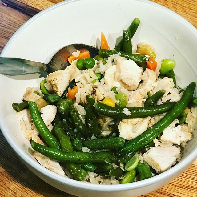 mysweataddict's tweet photo. Dinner 🥘 #brofood 🙈 chicken 🍗 rice 🍚 and veggies🥕 @ 365 kcal  #organic #yummy #likeaboss #justeatrealfood #nutrition #diet #fatloss #personaltrainer #healthyeating #healthyfood #bermondsey #se16 #canarywharf #bodybuilding #slimmingworld #weightwa… https://t.co/Lv3oOzVQwV https://t.co/ESgJ7gs7Qz
