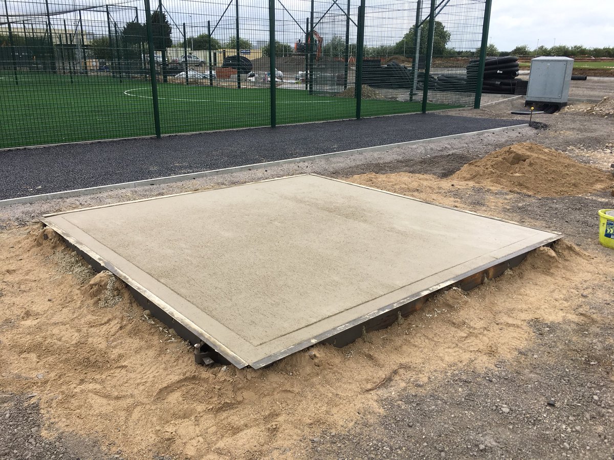 smith_the's tweet photo. Busy times at Oxford this week for @SCSlatter , making the most of the dry weather. A selection of the civils work being carried out by our guys and machines and getting ready for the crane and pavilion to arrive next week . #morethanjustsports https://t.co/huTeq3JM1j