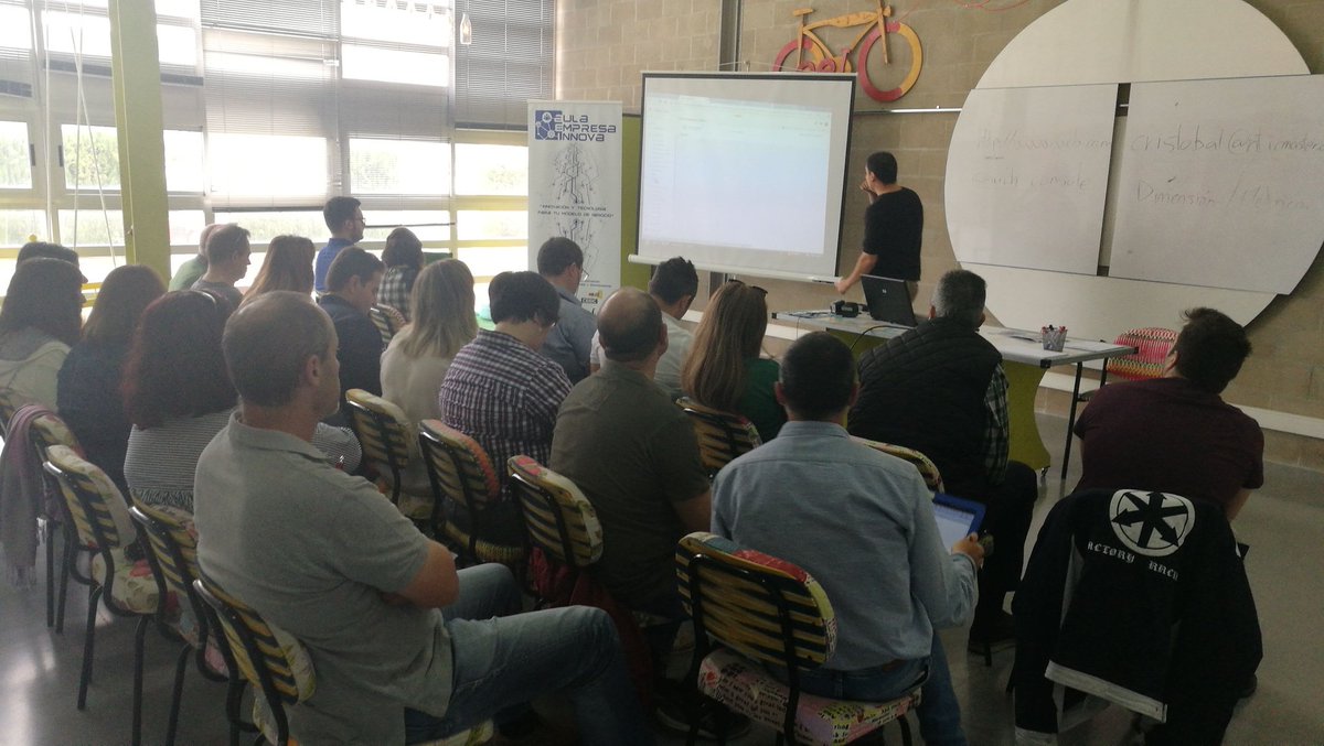 CEEICT's tweet photo. "Analiza, Mide y Estudia con @Google Analytics" Gran aforo el que sigue consiguiendo @AulaEmpresaCt gracias a una herramienta esencial para todo emprendedor y empresario #digital @adlecartagenaes @infoRMurcia https://t.co/N9Ye0cGUlp