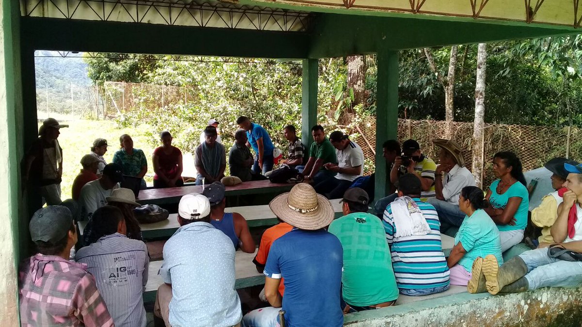 JohanAlcalde's tweet photo. Hoy acompañamos a la comunidad de la vereda El Cocuyo del municipio de Cocorná donde sus pobladores manifestaron sus inquietudes y necesidades. #CocornáFlorece del escritorio al territorio  @AlcaldiaCocorna https://t.co/qRQjolcEzG