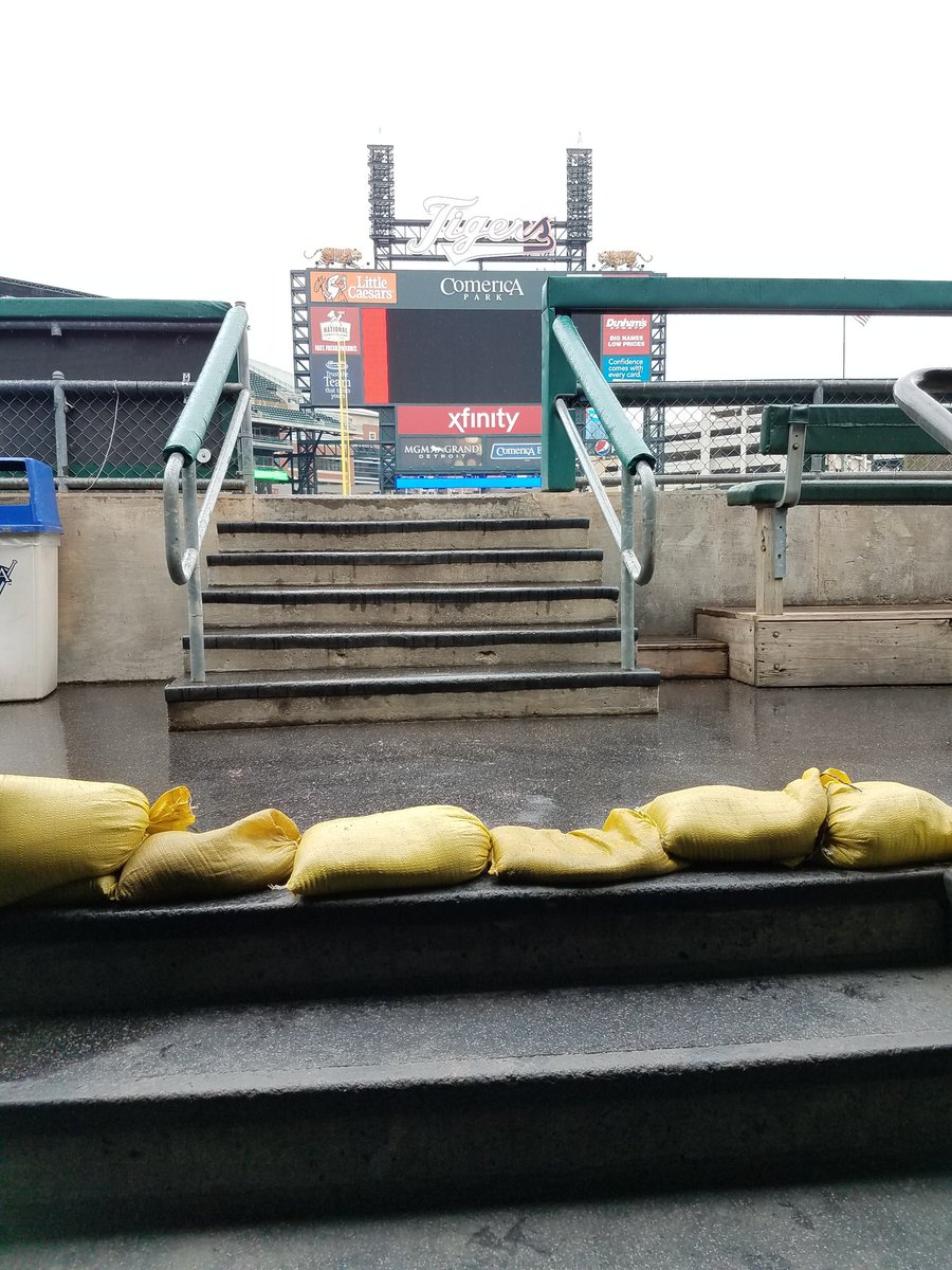 Thevly's tweet photo. Rarely a good sign when they feel the need to sandbag the dugout... https://t.co/AA67jsoHco