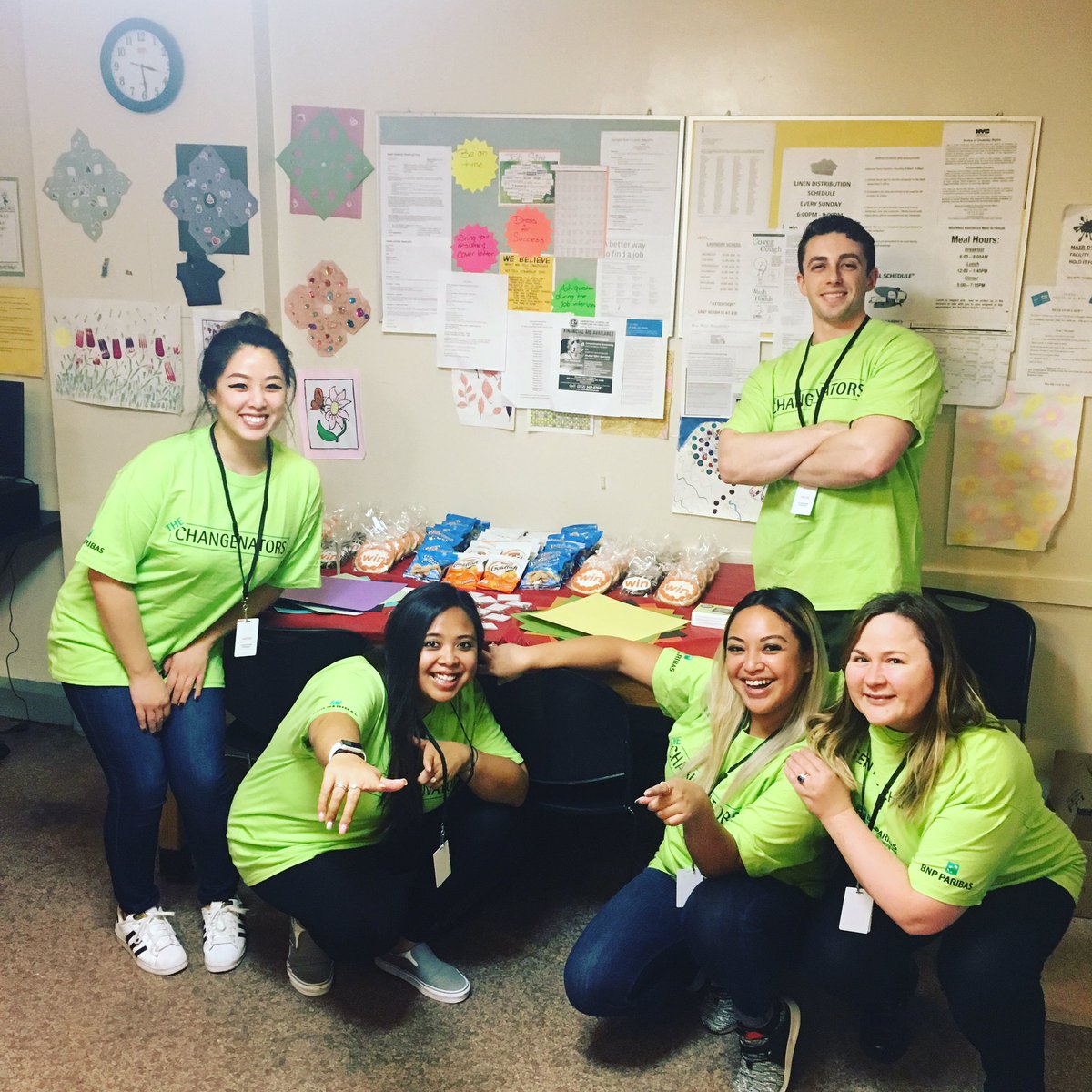 WINNYC_ORG's tweet photo. Our grand finale of the pre- #MothersDay celebrations is with none other than @bnpparibas! #Changenators #crafts #snacks #WinMoms #celebrate https://t.co/Gl61dfGUng