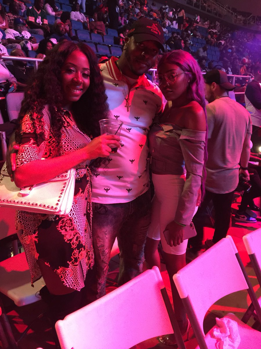 1PercyRobinson's tweet photo. Both of them together make the perfect bitch. Wish I could have them both cause I hate the bitch https://t.co/Hjve31oEIu