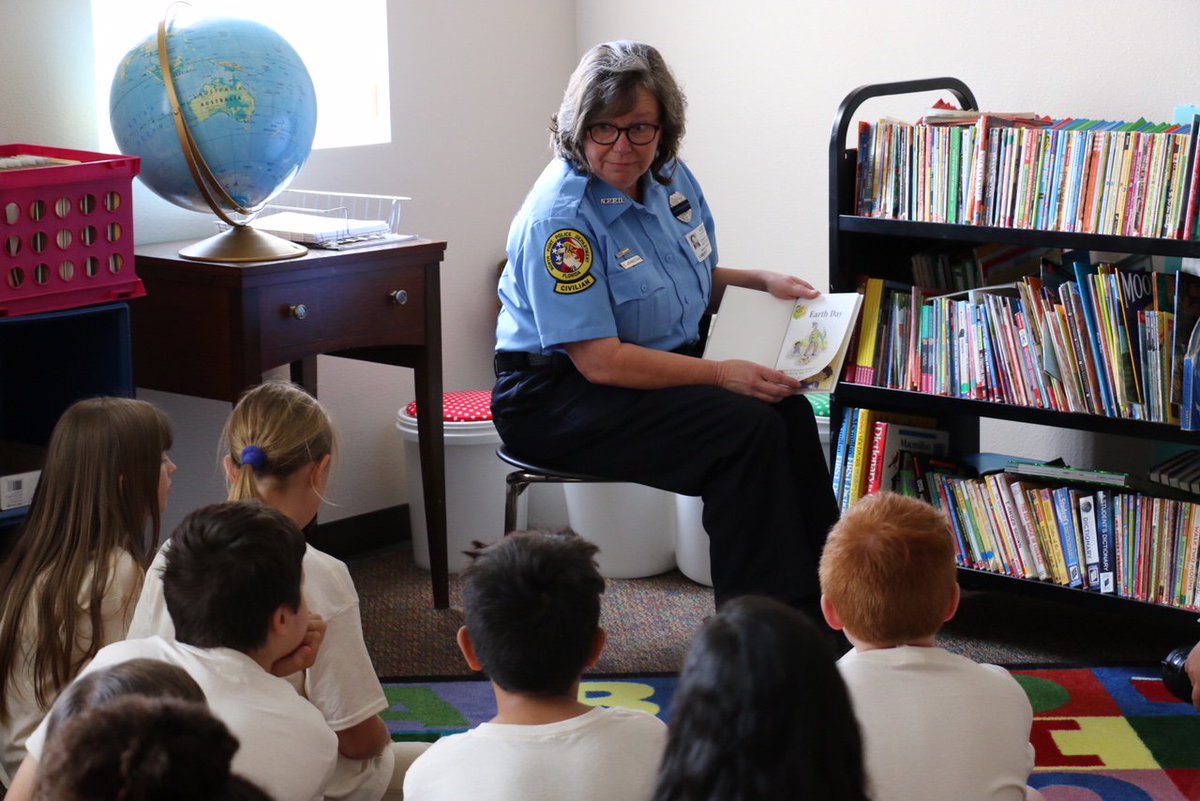 CityofNorthPort's tweet photo. Atwater Elementary held a belated "Earth Day" Friday, and City staff were happy to participate. Many read books to the kids, while other departments brought along their trucks for the kids to see. It's always our pleasure to help teach them new ways to protect the environment! https://t.co/dlXPvVHqzc