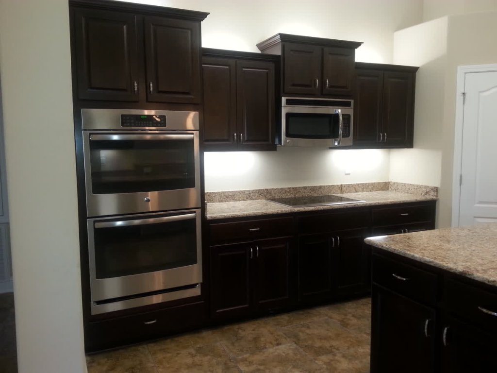 whitworthbuild's tweet photo. If this was your kitchen... what would you be baking OR making in your double ovens? 🍴 #floridarealestate #floridaRE https://t.co/NnXcKSrjG5