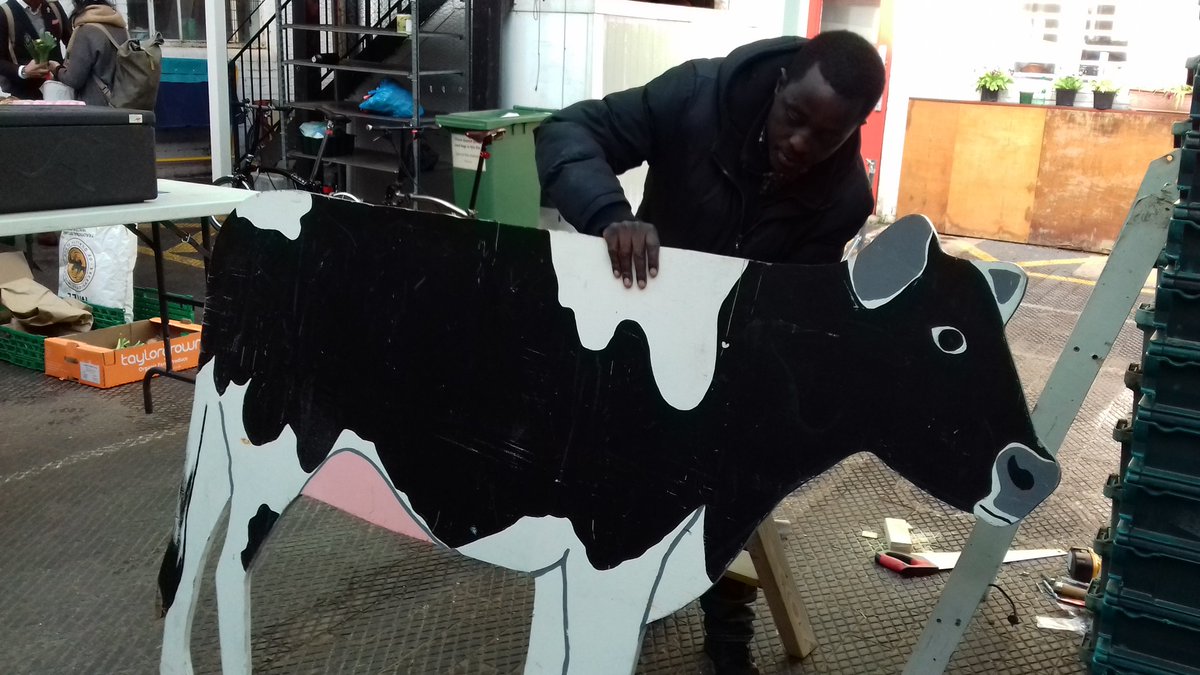 growcomm's tweet image. Fancy having a go at milking a (wooden) cow? Expert Phil @hookandson will show you how at the #farmersmarket #15birthday celebration tmrw 10-2.30 growingcommunities.org/market