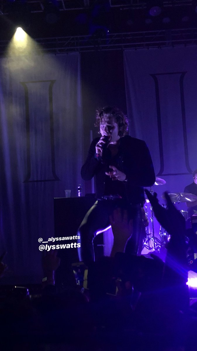 lyss_watts's tweet image. @shmandeluca please appreciate my photography skills :”) 

From #5sos3SilverSpring !!!!