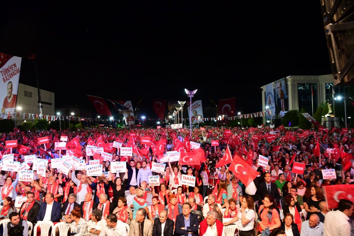 vekilince's tweet photo. Antalya’da muhteşem bir #HalkArenası programındayız 
Teşekkürler Antalya 
Teşekkürler Halk Tv https://t.co/9DlOeDiy27