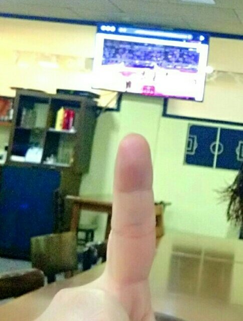 JoanAguado1970's tweet photo. Al bar de l'Isma seguint els #PlayoffsLEBOro el #SeniorLEB del @CBPrat . Som-hi!! #SomPotaBlava🏀 https://t.co/ZIL1glSxVk