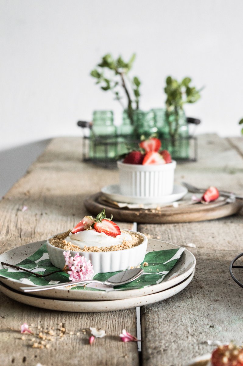 aboutverena's tweet photo. Kleine Frühlingstarte mit Zitronencreme und frischen Erdbeeren: https://t.co/LdavWhMD72 #rezept https://t.co/RfVdJcfBfx