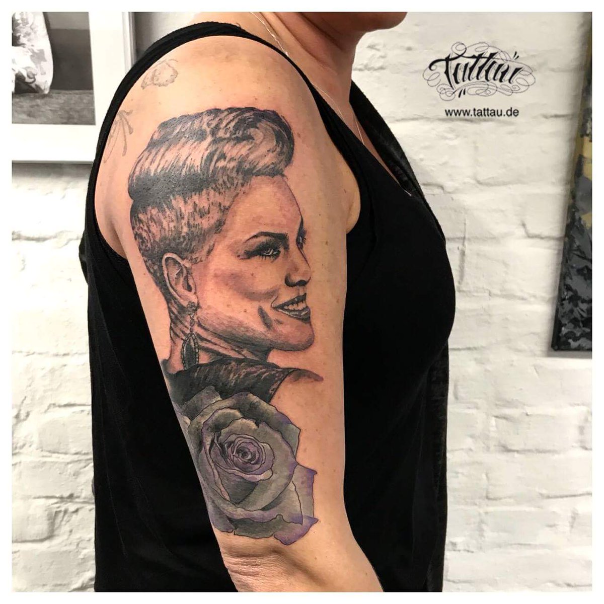 MiriMone's tweet photo. #BeautifulTraumaTour #Pink #tattoo #lovepink #tattauköln #thebest #cantwaittoseemybaby #mademyday #summer2019 https://t.co/JBlnSYWRaf