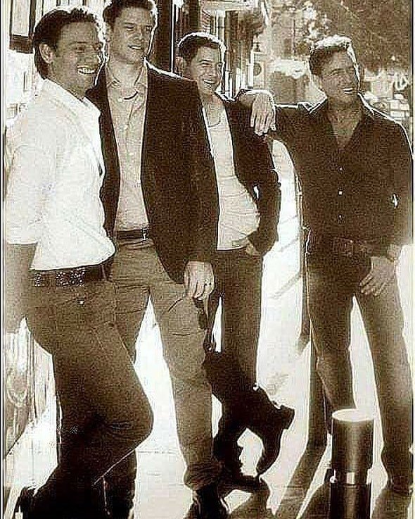 Sebbyholics's tweet photo. Same to you @jannie_de_ruiter  and thank you for sharing 💕Repost By jannie_de_ruiter:  I wish you all a nice evening. #sebdivo #carlosdivo #ildivours #davidmiller #ilDivo #ildivotour #timlesstour #timless #IL Divo Friends/Vrienden. ❤❤ (via #appskotta… https://t.co/eZs8qDknnP https://t.co/RGs7m9Cc0I