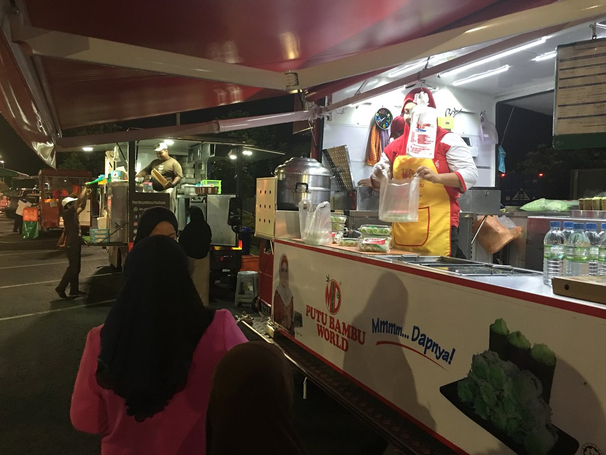 PutuBambuMD's tweet photo. #PutuBambu #Malaysia https://t.co/TroK2h83W7 Food truck di RnR Rawang NB (arah Utara), @PLUShighway. Disediakan panas2 dan sesuai makan dalam kenderaan, bersama keluarga.
#Franchise #franchisee #franchisor #foodtrucks #HalalIndustry MD PUTU BAMBU WORLD. https://t.co/idKbsYHUfl