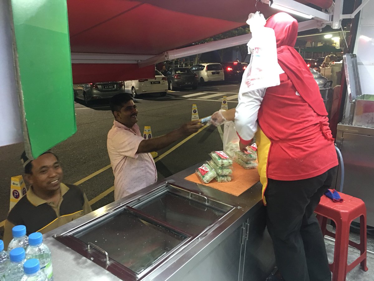 PutuBambuMD's tweet photo. #PutuBambu #Malaysia https://t.co/TroK2h83W7 Food truck di RnR Rawang NB (arah Utara), @PLUShighway. Disediakan panas2 dan sesuai makan dalam kenderaan, bersama keluarga.
#Franchise #franchisee #franchisor #foodtrucks #HalalIndustry MD PUTU BAMBU WORLD. https://t.co/idKbsYHUfl
