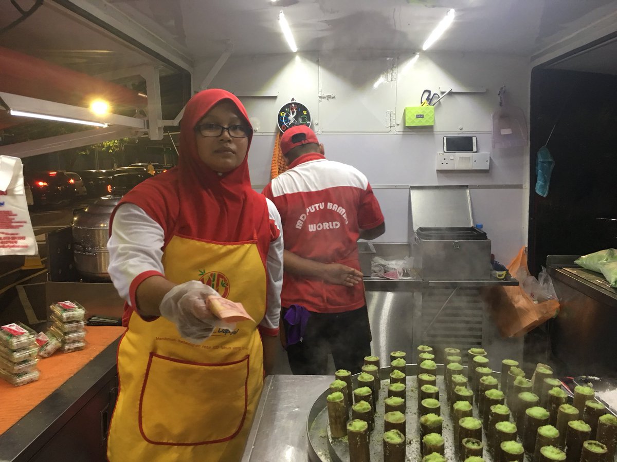 PutuBambuMD's tweet photo. #PutuBambu #Malaysia https://t.co/TroK2h83W7 Food truck di RnR Rawang NB (arah Utara), @PLUShighway. Disediakan panas2 dan sesuai makan dalam kenderaan, bersama keluarga.
#Franchise #franchisee #franchisor #foodtrucks #HalalIndustry MD PUTU BAMBU WORLD. https://t.co/idKbsYHUfl