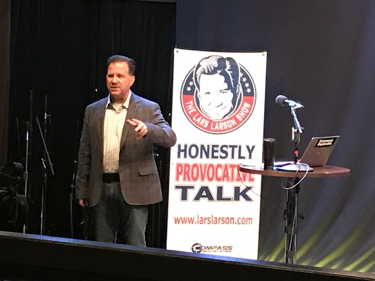 CarpenterforOR's tweet photo. Debating the issues on @LarsLarsonShow - listen in! https://t.co/jAFya55p51 #MOGA https://t.co/188VVTvvbt