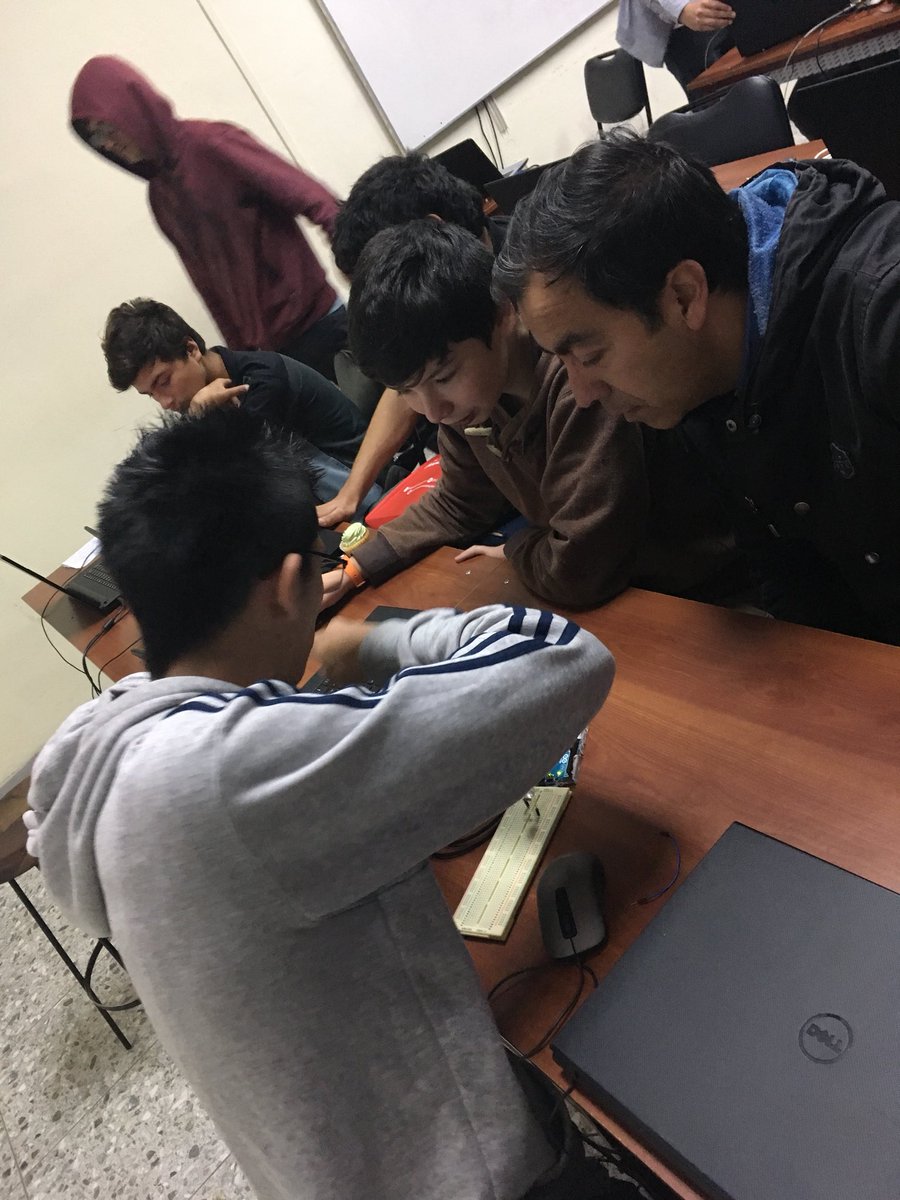 CI_CFTLA's tweet image. Por cuatro año consecutivo, la carrera de Computación e Informática, apoyada con el @ci_cftla, celebró el #DiaDelArduino. Revisa parte de la actividad de hoy, en las siguientes fotos!