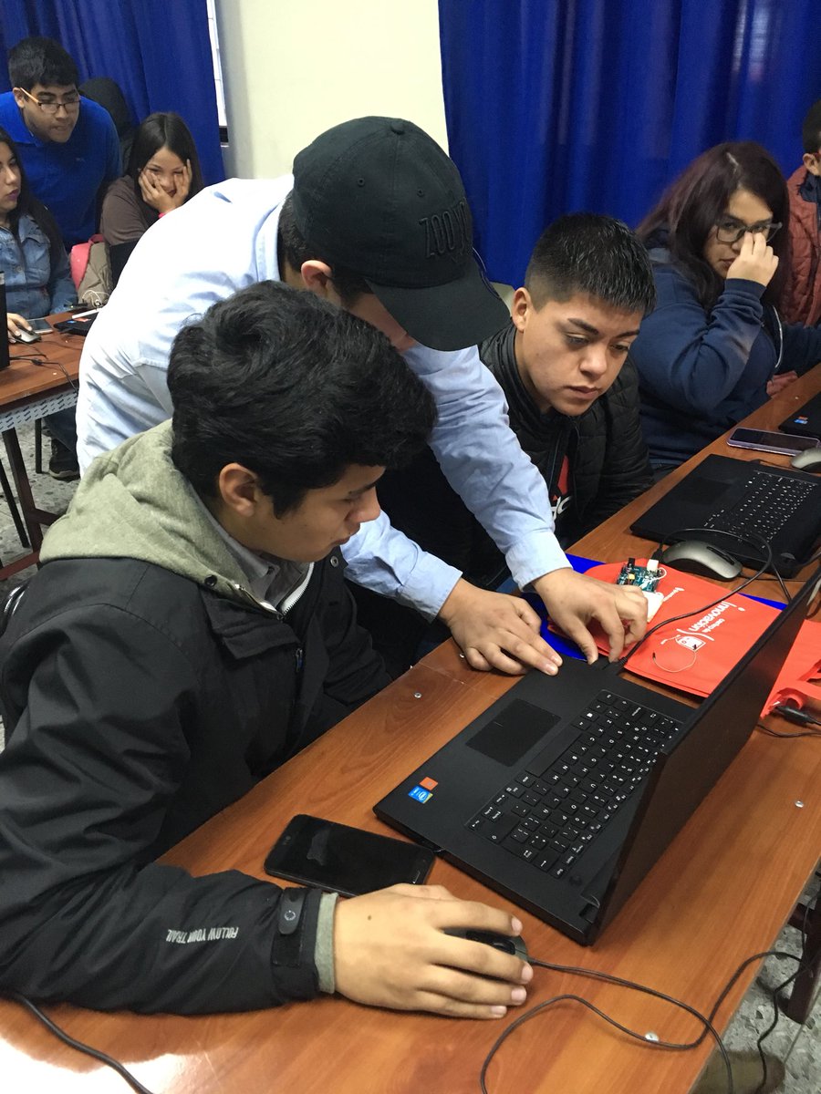 CI_CFTLA's tweet image. Por cuatro año consecutivo, la carrera de Computación e Informática, apoyada con el @ci_cftla, celebró el #DiaDelArduino. Revisa parte de la actividad de hoy, en las siguientes fotos!
