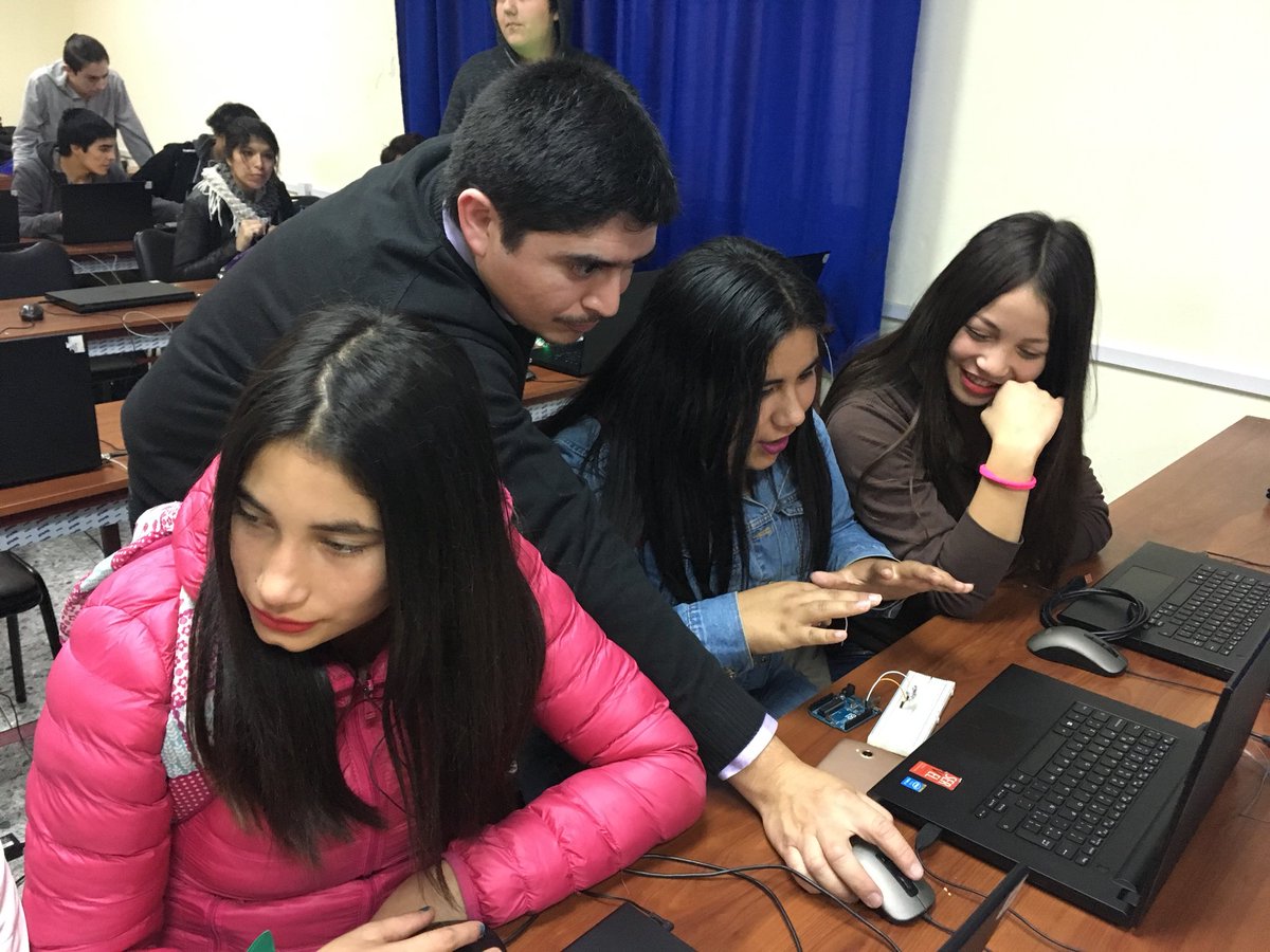 CI_CFTLA's tweet image. Por cuatro año consecutivo, la carrera de Computación e Informática, apoyada con el @ci_cftla, celebró el #DiaDelArduino. Revisa parte de la actividad de hoy, en las siguientes fotos!