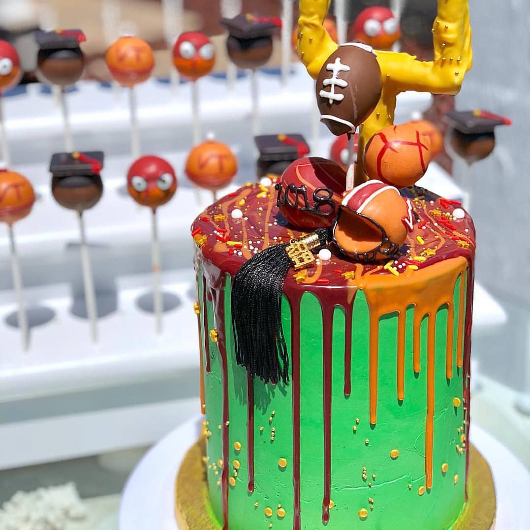MsZee2You's tweet photo. His high school graduation party is tomorrow and Tiffany did an amazing job with his cake and cake pops🤗 He does not like fondant and there is none, all icing🤤 I'm ready to get this party started.
🎊👨🏿‍🎓🎉🏈
#VTMom #VirginiaTech #ClassOf2018 #HokieNation https://t.co/3a13NcMyrc