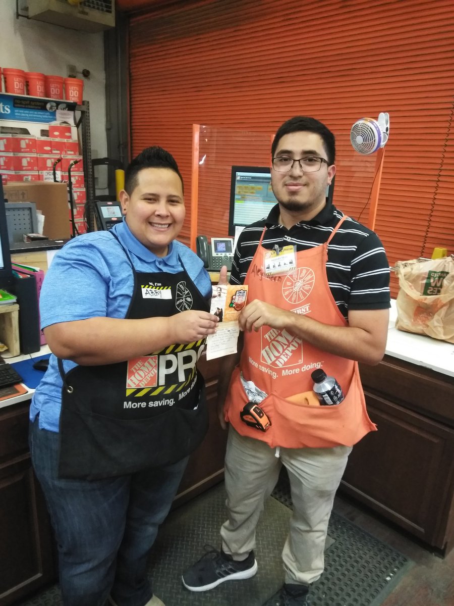 abicw2503's tweet photo. Recognizing one of the flooring associates Alejandro, thanking him for building strong relationships with our pro desk team and pro customers. Never hesitates to jump in and help us out! @MichaelQHD @lupe_briseno @drago0320 @anadavis11 @mia876isabel @shane_home @HomeDepotD151 https://t.co/N4BIxJdyEO