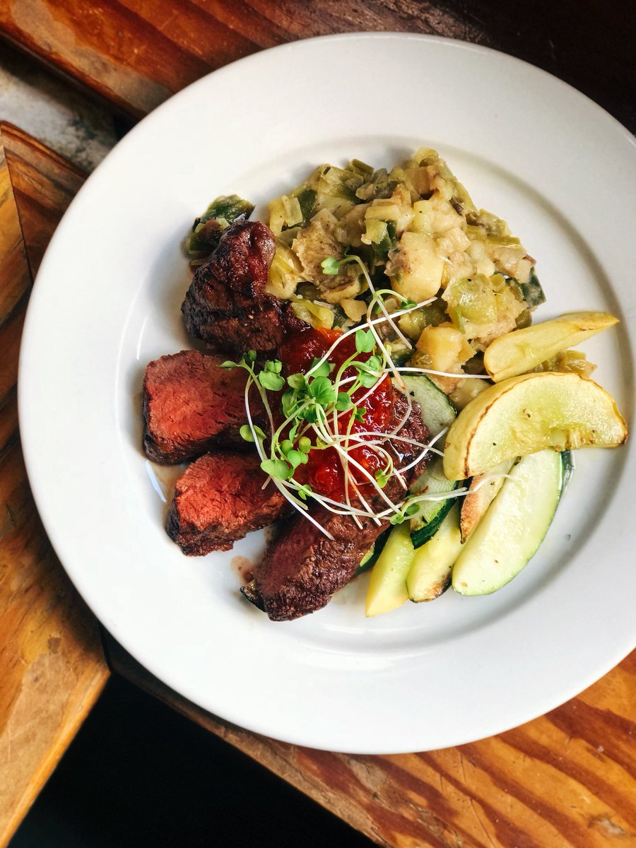 Tonight. Grilled flat iron, tomato jam, leek and potato hash, zucchini and squash. 👊 #rva #rvadine