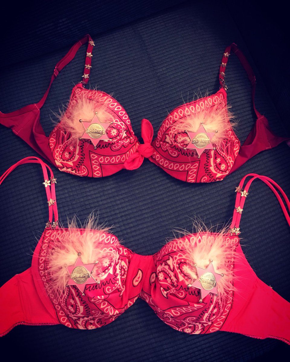 AmyMillns's tweet photo. Wild West Bras finished and we are all ready for #moonwalklondon tomorrow night! Raising money for @WalktheWalk is gonna be even more fabulous dressed as a cowgirl 🤠👙 

https://t.co/V32AoabkEo

#raisingmoneyforbreastcancer #powerwalk #walkamarathon #wildwest #nomoresewing https://t.co/0kg4zZer1L