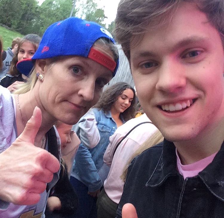 TMLDotCom's tweet photo. May 11: Sander and Eric with a fan in Tønsberg. {2} https://t.co/0w0DxMlxGs