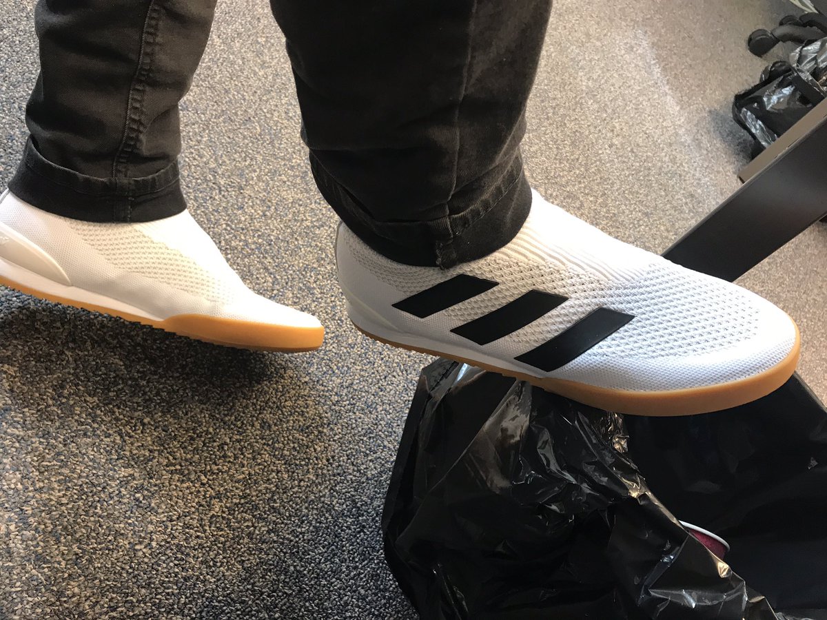 nperracchio's tweet photo. @ComplexSneakers  https://t.co/UYxtiXvv9X