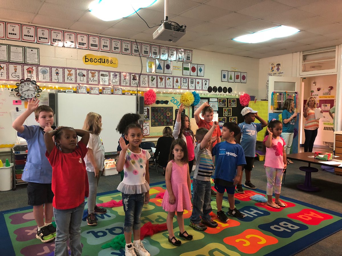 Kindergarten students getting ready to recognize their moms for Mother's Day!