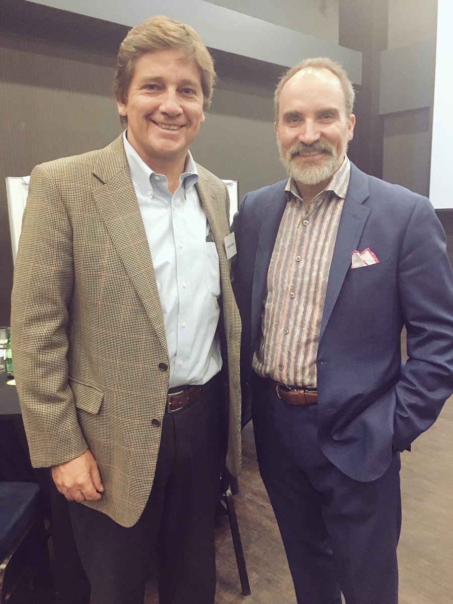 JenGoez's tweet photo. @ColumbiaExecEd #AdvancedManagementProgram alumni Robert Walker from @principal attending #ChileDigital #DigitalTransformation with @David_Rogers #CBSAMP https://t.co/KDDUFj646K
