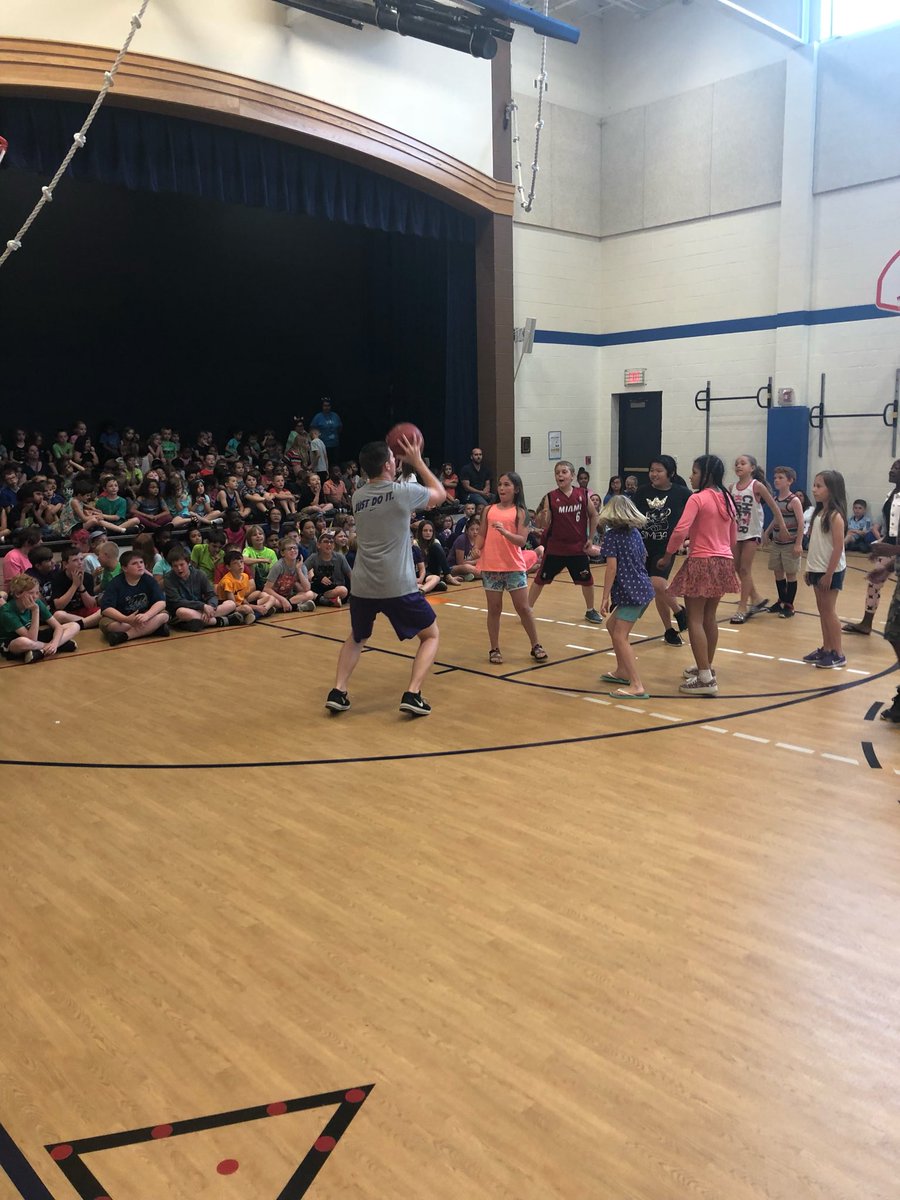IndiansMBB's tweet photo. Had a blast participating in “Bounce Out Bullying” at TR Elementary!! @Nawbrey33 @dstewart_22 @34liljohn @Lukisis99 https://t.co/eel7RGgdJi