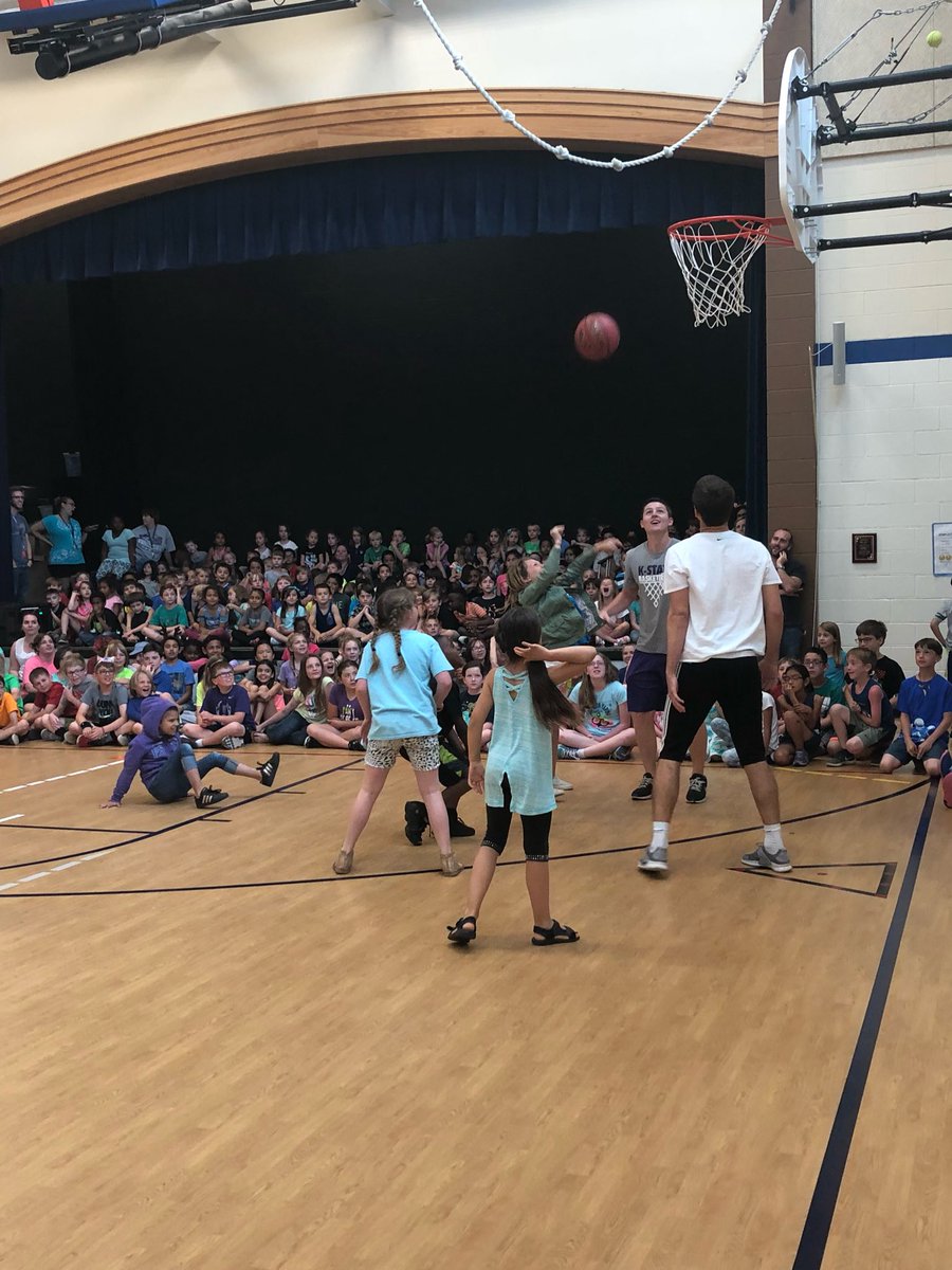 IndiansMBB's tweet photo. Had a blast participating in “Bounce Out Bullying” at TR Elementary!! @Nawbrey33 @dstewart_22 @34liljohn @Lukisis99 https://t.co/eel7RGgdJi