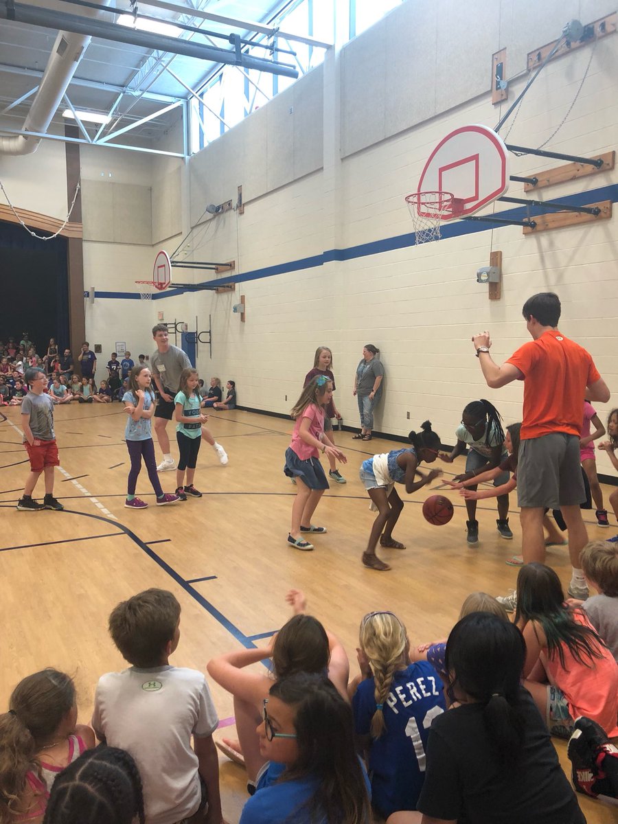 IndiansMBB's tweet photo. Had a blast participating in “Bounce Out Bullying” at TR Elementary!! @Nawbrey33 @dstewart_22 @34liljohn @Lukisis99 https://t.co/eel7RGgdJi