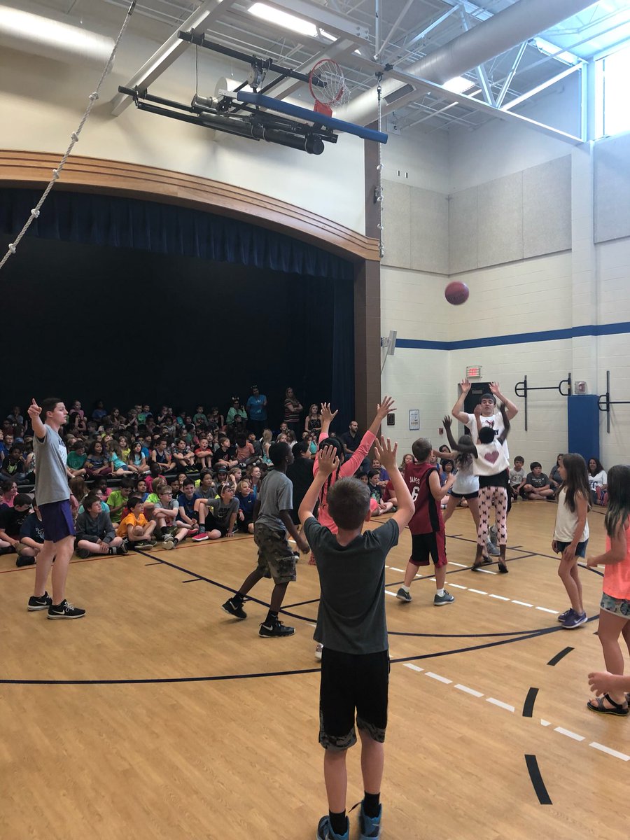 IndiansMBB's tweet photo. Had a blast participating in “Bounce Out Bullying” at TR Elementary!! @Nawbrey33 @dstewart_22 @34liljohn @Lukisis99 https://t.co/eel7RGgdJi