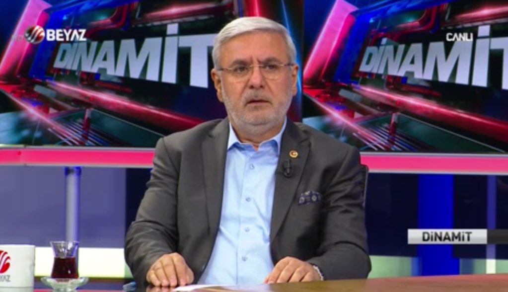 MetinerBasin's tweet photo. Şu an diyelim ki Fethullah Gülen denilen İblis cezaevinde olsaydı ve hüküm giymediği için yüzbin imza ile cumhurbaşkanı adayı olsaydı onu da cezaevinde ziyarete giderler miydi, onun da cezaevinden çıkması gerektiğini söylerler miydi? https://t.co/z4hW22iKAv