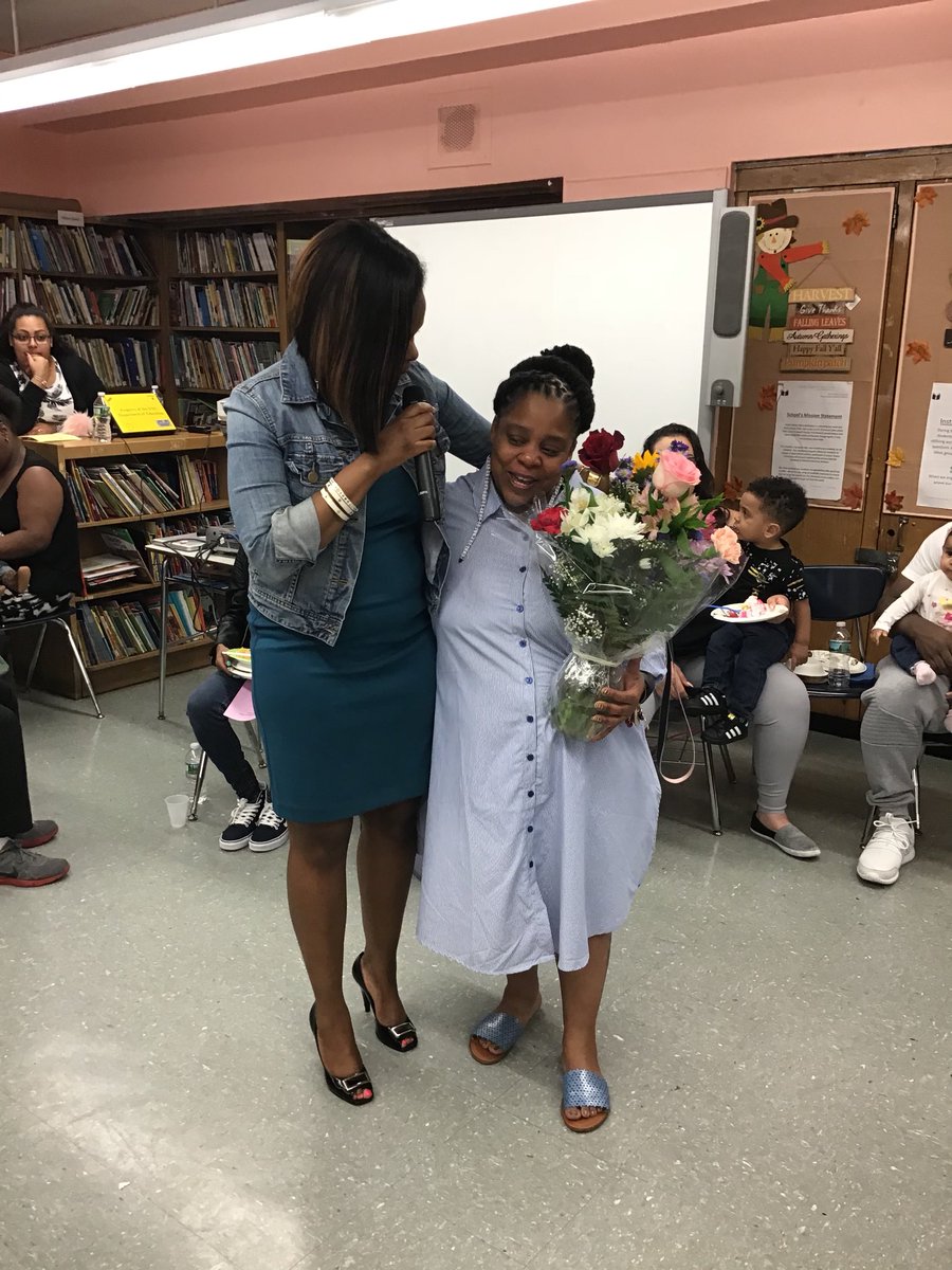 PWheatley_328's tweet photo. Principal Desforges honoring three of our strongest leaders and moms at PS 328.
Motherβs Day luncheonπ #IAM328 #TeachToday #EmpowerTomorrow #NYCDOE #MothersDayLunch https://t.co/v5gp1VsCHu