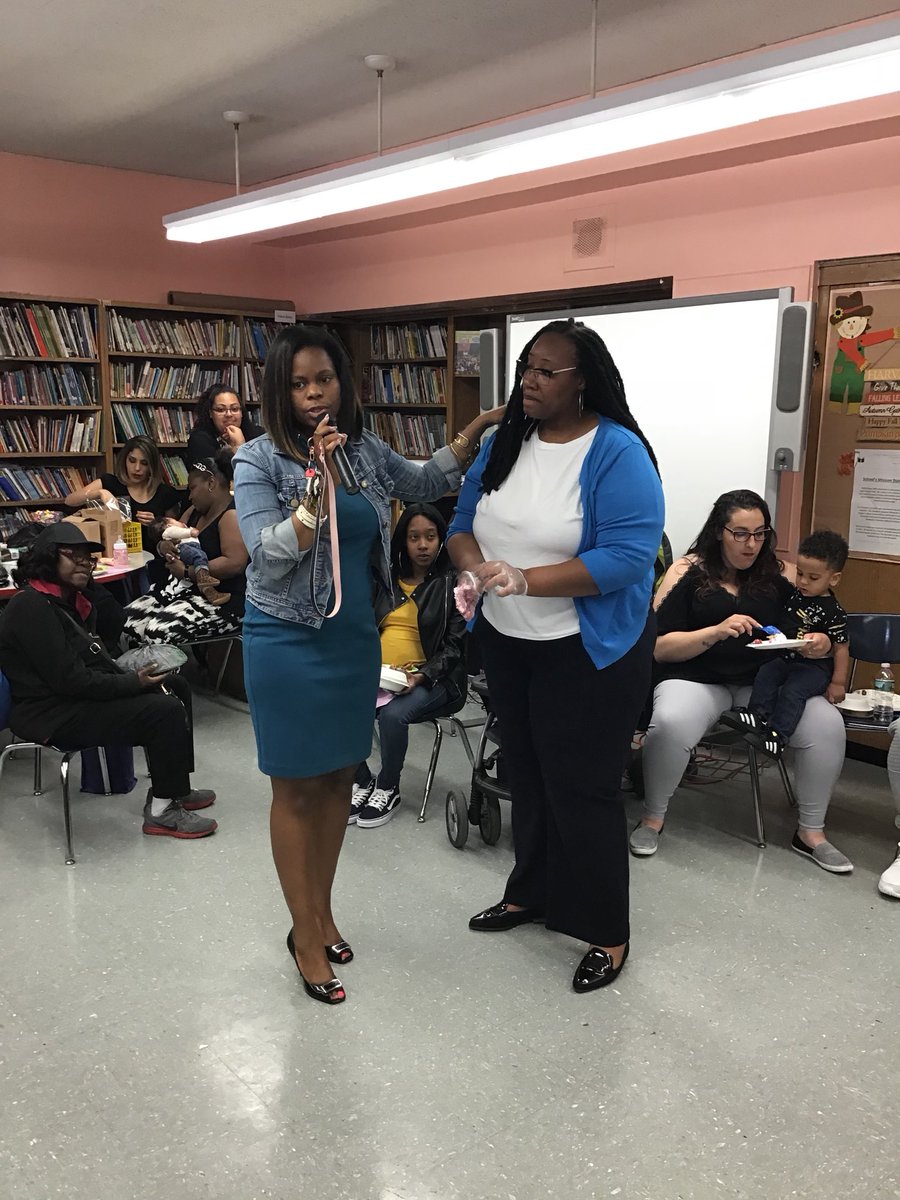 PWheatley_328's tweet photo. Principal Desforges honoring three of our strongest leaders and moms at PS 328.
Motherβs Day luncheonπ #IAM328 #TeachToday #EmpowerTomorrow #NYCDOE #MothersDayLunch https://t.co/v5gp1VsCHu