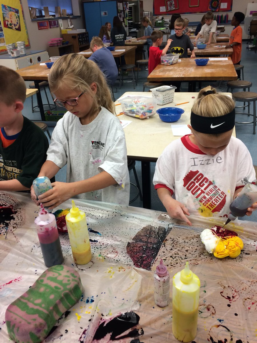 beth_engelel's tweet photo. 3rd grade...tie-dye t-shirts! @PrViewSchool https://t.co/AD10pRmnaM