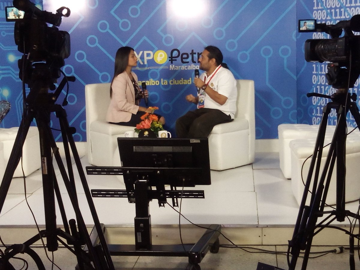 ZuliaInfocentro's tweet photo. Entrevista al Coordinador estadal Ronny Venegas en la #ExpoPetroMaracaibo2018 por parte de la Televisora Coquivacoa TV #NicoEnUNERG #TrujilloVotaPorMaduro @NicolasMaduro @hugbelpsuv @RevEnDigital @ElGuiroRojoFnd @fnbrzulia @RevEnDigital https://t.co/PVdOkWU1qW