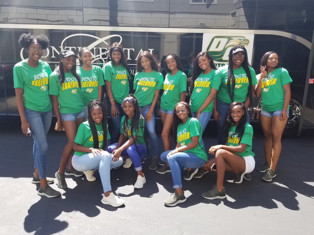 PaulBeattie17's tweet photo. Business trip in the ATX. DeSoto Girls Track and Field have arrived. #DesotoU #State18 #NikeSpeed https://t.co/542hNCpWvG