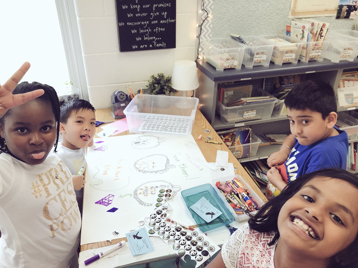MrsRoivas's tweet photo. Here comes the ✨BLING✨! Students worked hard this week producing a product and creating advertisements that will catch consumer eyes to help support the World Wildlife Foundation 🐼 #Economics #BackpackBling #ItsASecondGradeThing #Liberty10th https://t.co/3UqYJMXydI