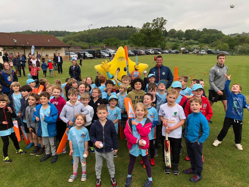 bedminstercc's tweet image. Great start to @allstarscricket tonight! Over 70 children in organised chaos ...☔️stayed away! Thanks to Ali Starr for popping along at the end! @somersetcb